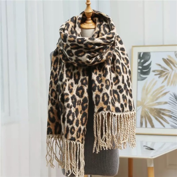 New! Cashmere Leopard Blanket Scarf - Picture 4 of 8